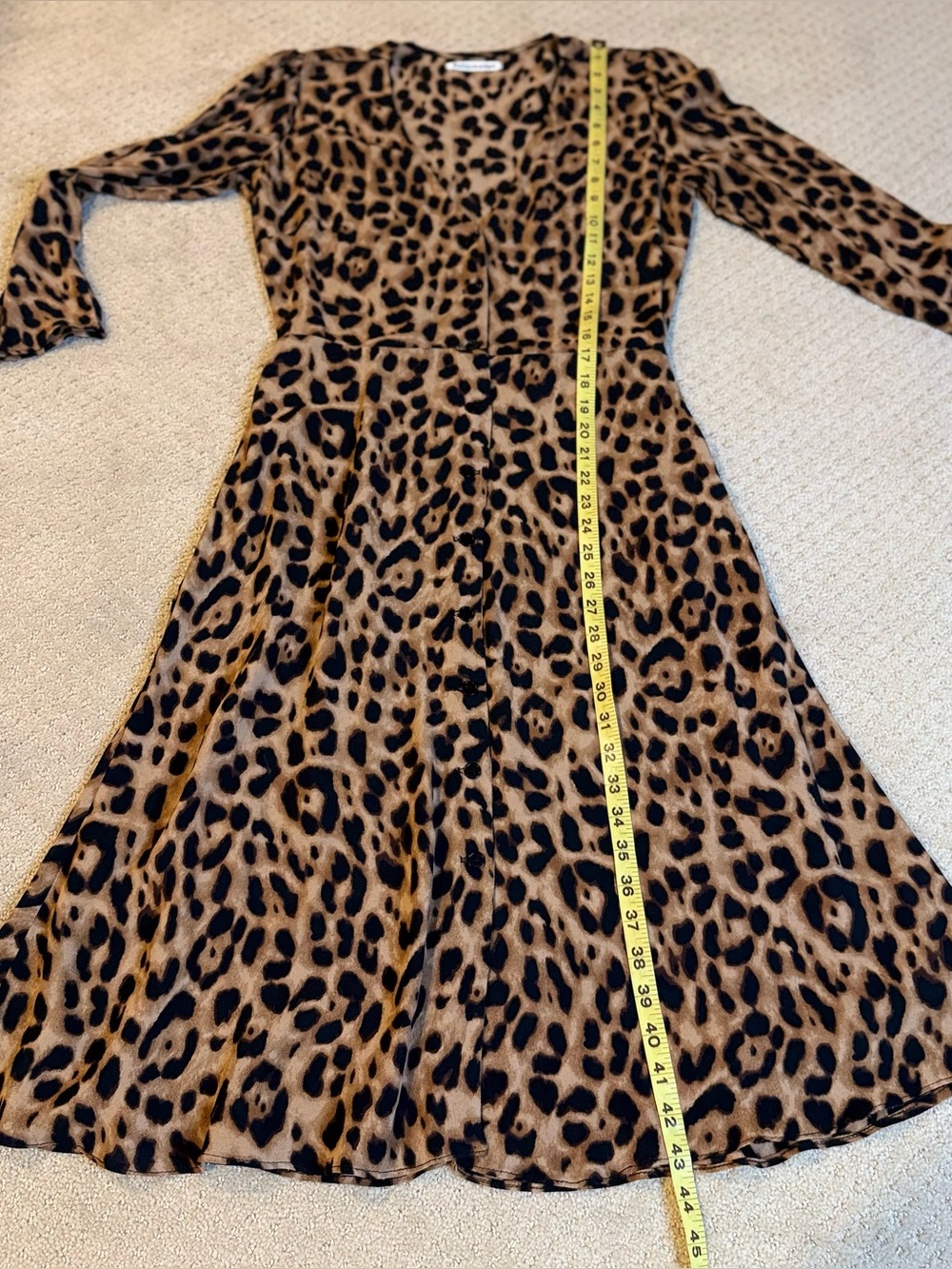 Reformation Alma Leopard Print Button Front long sleeve Midi dress. - Picture 9 of 14